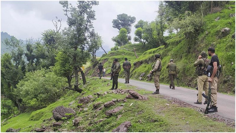 কাশ্মিরে ভারতের তিন সেনা নিহত